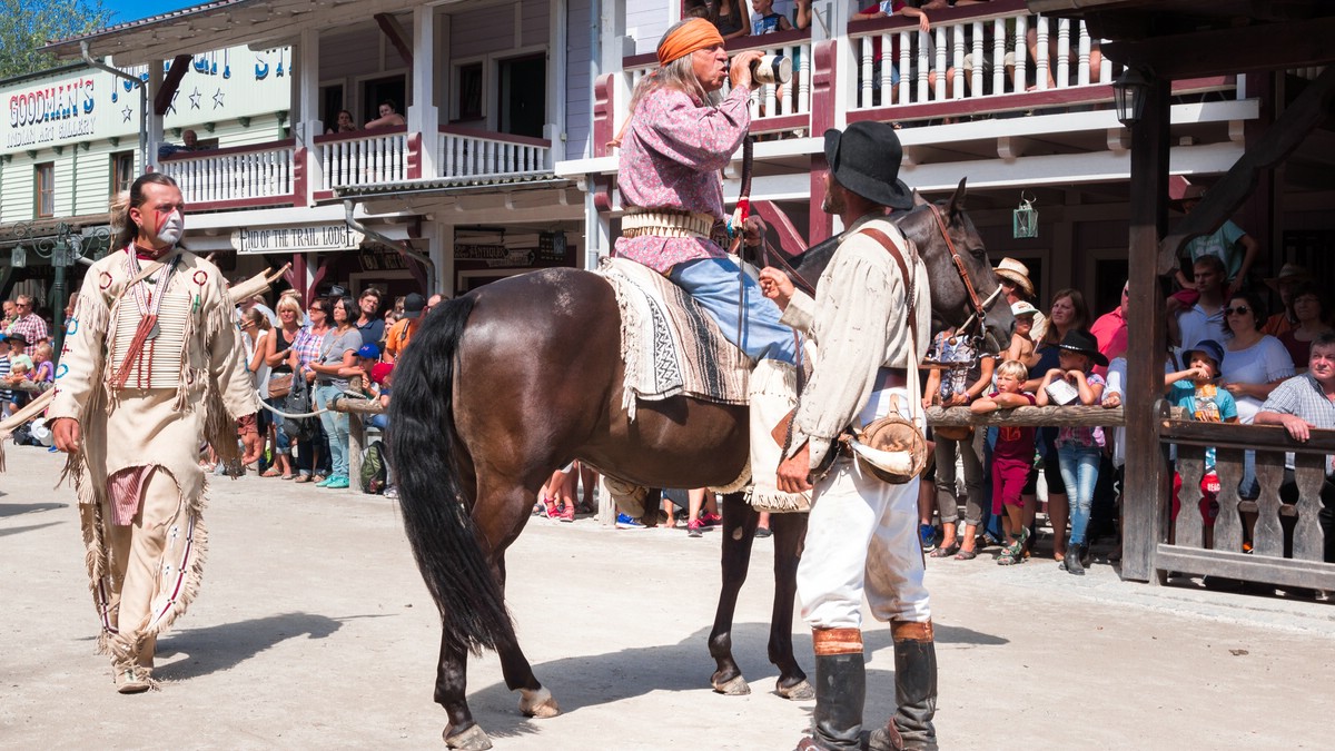 O Fotomagazin / Pullman City 2016